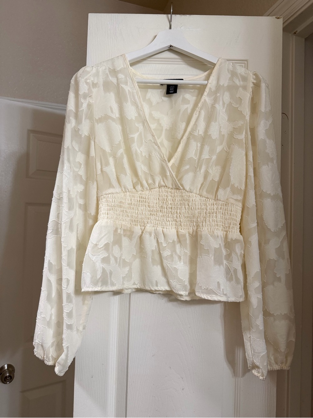 H&M Ivory Floral Jacquard V-Neck Smocked Waist Blouse